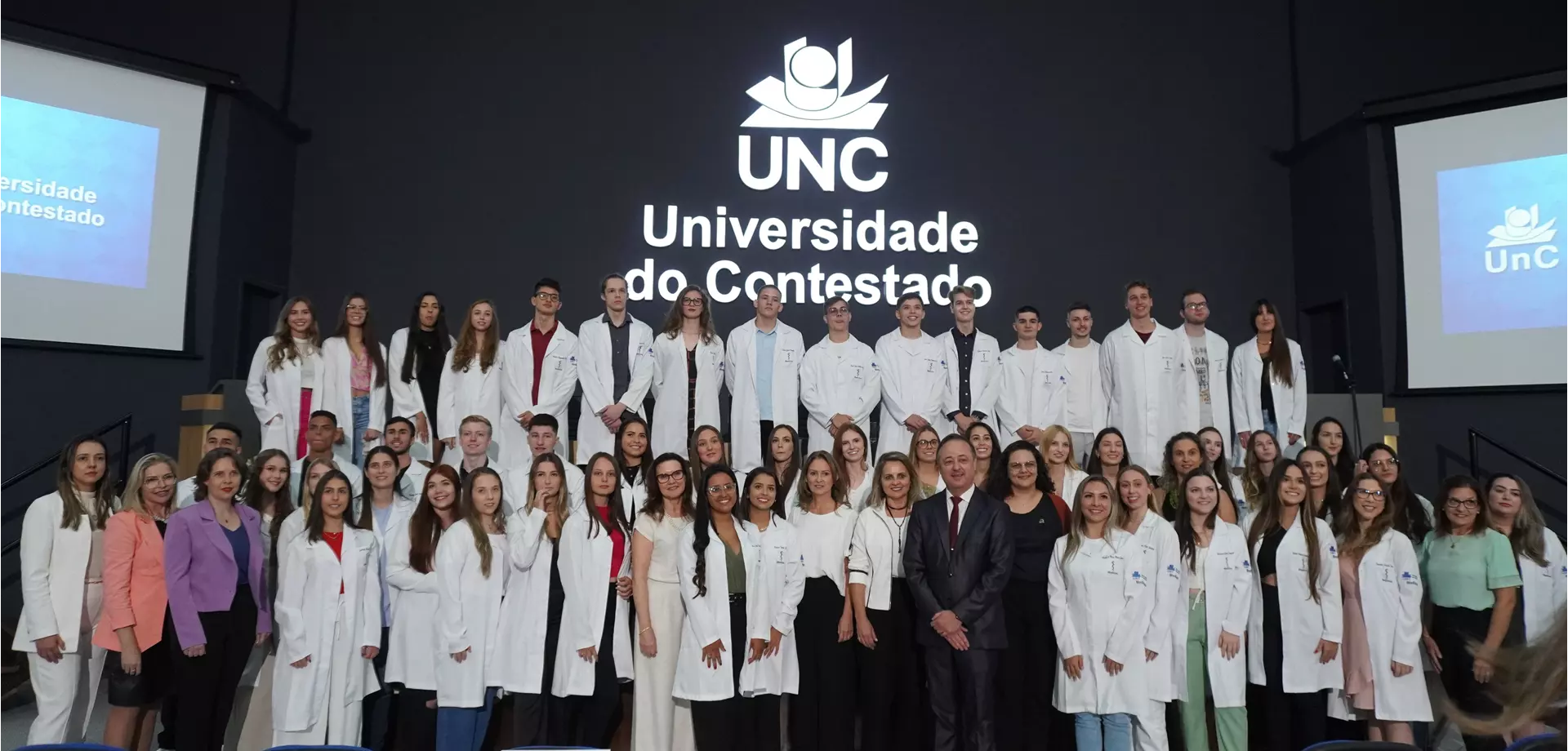 Reitor Luciano Bendlin recepciona calouros de medicina com aula inaugural